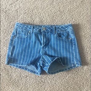 stripped tillys malibu shorts, used and cute!